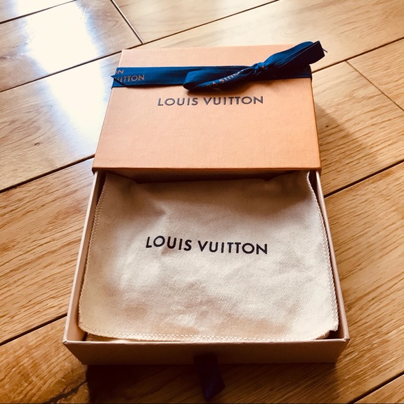 Authentic Louis Vuitton Key Pouch, Made in France. - Picture 2 of 11